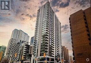 Building Photo - 340-340 Queen St