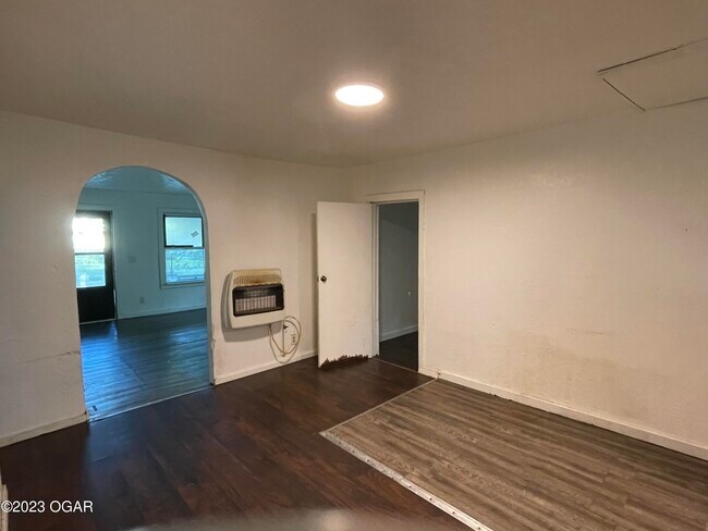 Building Photo - 824 S Picher Ave