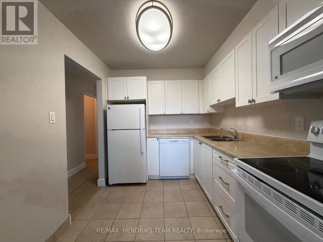 Building Photo - 4982 Crysler Ave