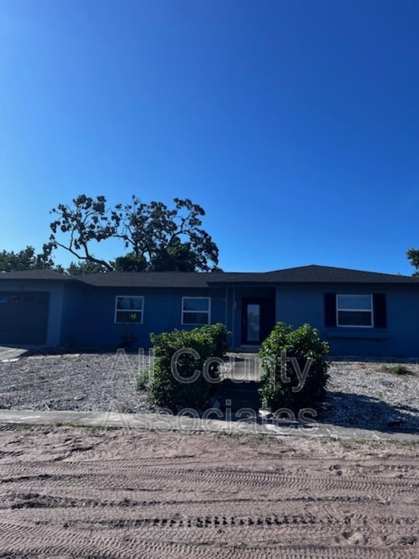 Building Photo - 7154 Holiday Dr