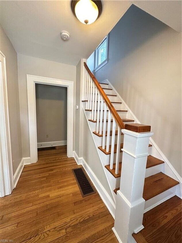 Primary Photo - 3 BR 1.5 BA House