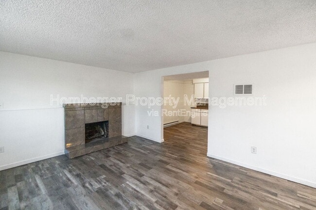Building Photo - 1631 E Rowan Ave