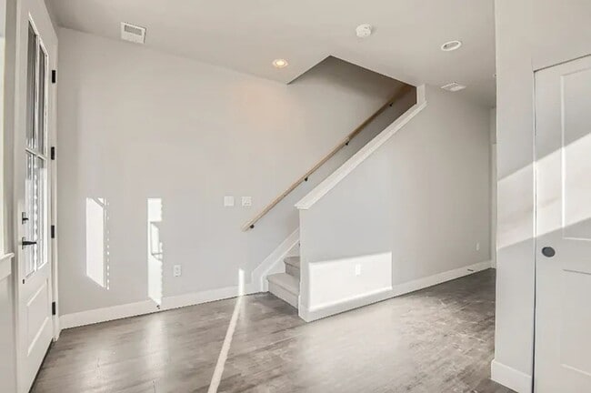 Building Photo - Newer Build 2 Bed 2.5 Bath Townhome for Rent!
