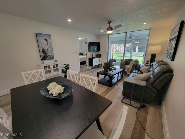 Foto del edificio - 200 Forest Lakes Blvd