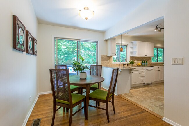 Foto del edificio - 1541 Sagamore Dr NE