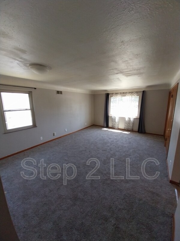 Foto del edificio - 7384 Pearl Rd