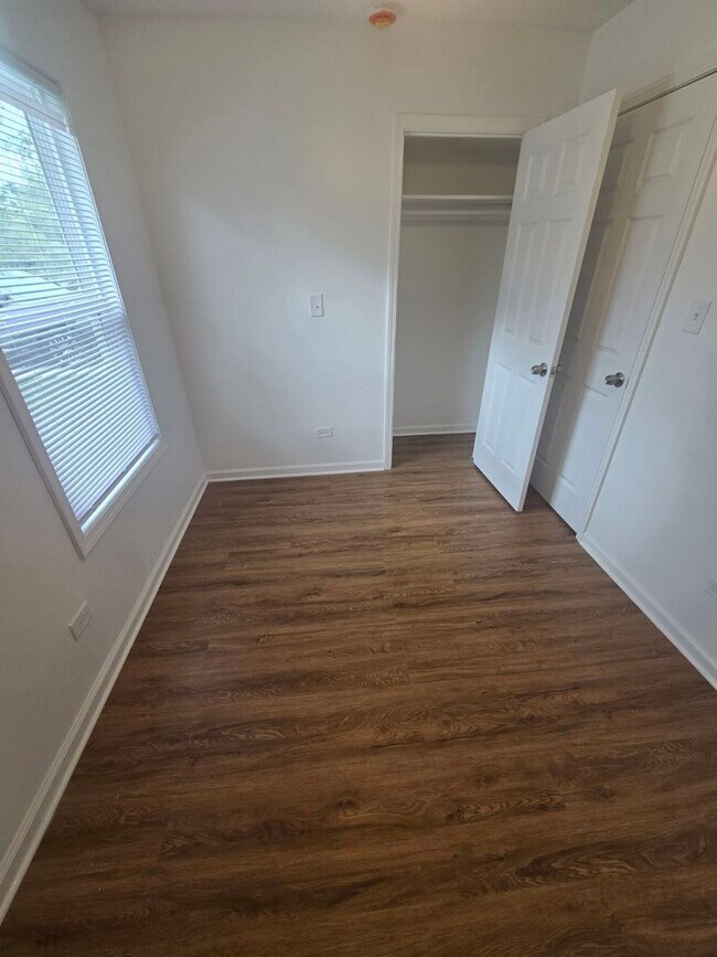 Foto del edificio - Rehabbed Home with Fenced Back Yard