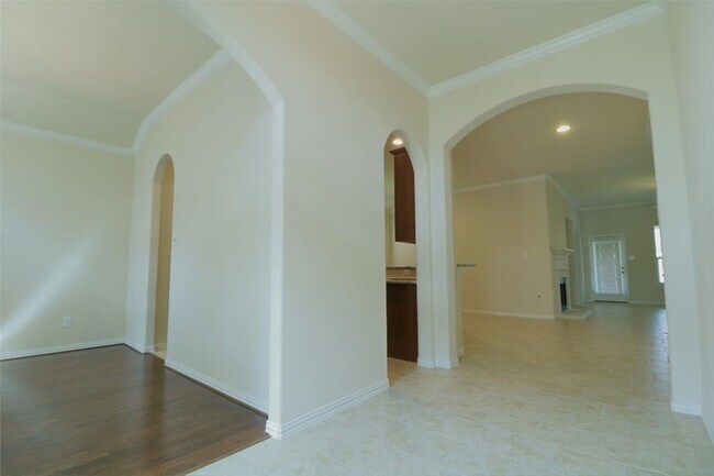 Building Photo - 1922 Pontius Dr