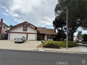 Building Photo - 1405 Deerfoot Dr