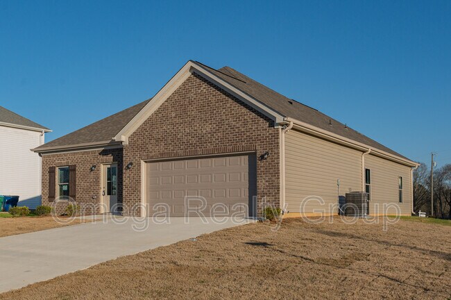 Building Photo - 155 Lincoln Oaks Dr