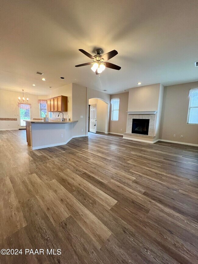 Building Photo - 8160 N Command Point Dr