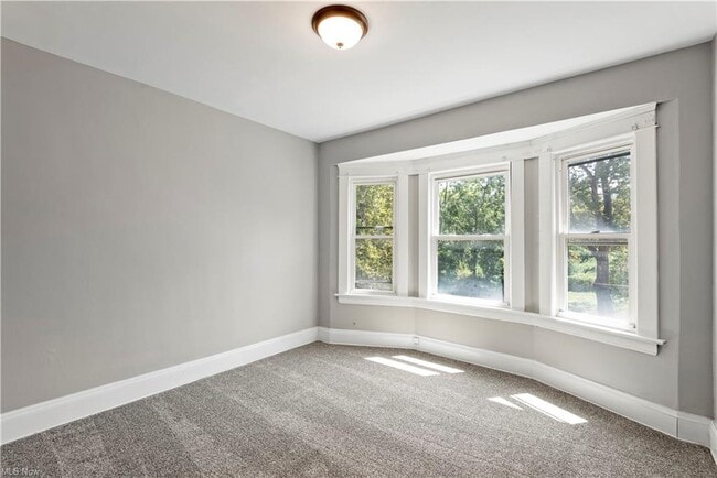 Foto del edificio - 13803 Mcelhattan Ave