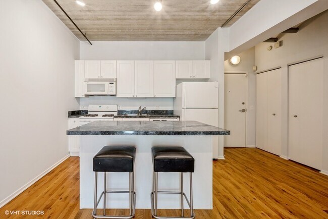 Building Photo - 1440 S Michigan Ave