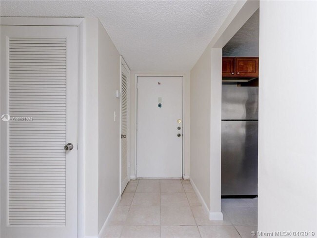 Building Photo - 2316 S Cypress Bend Dr