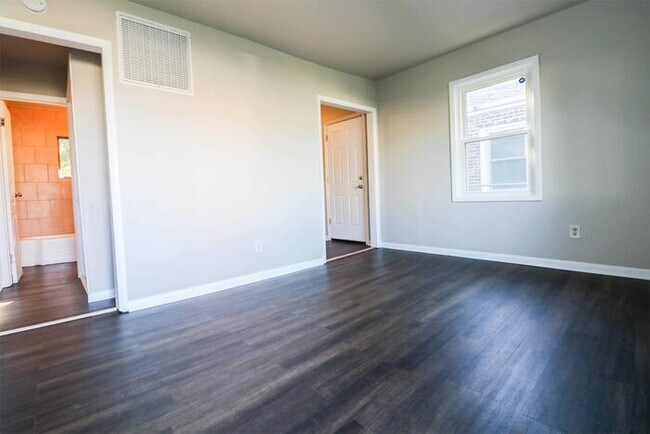 Foto del edificio - 7411 Chestnut Ave