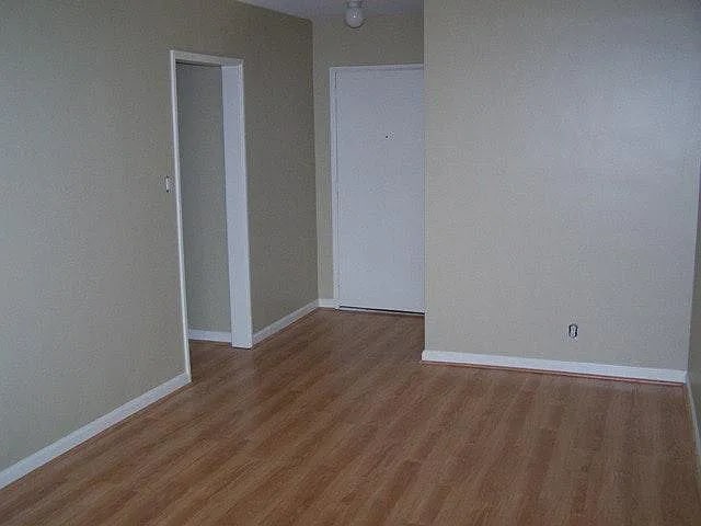 Building Photo - 100 Lewis Dr