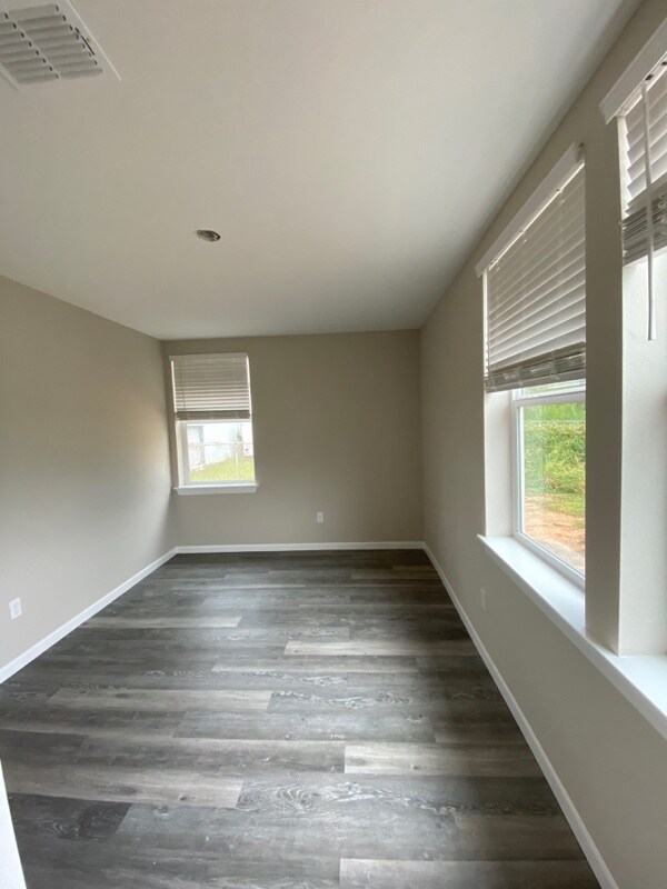 Foto del edificio - 907 Magnusson Ave
