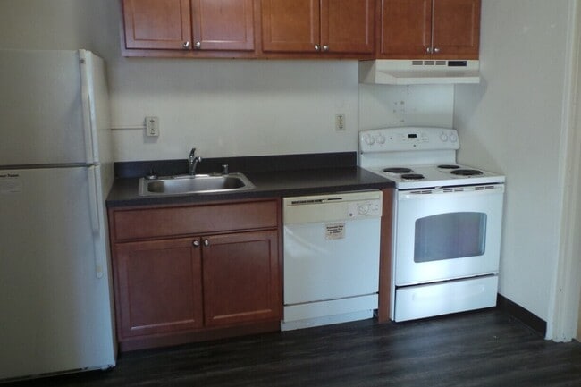 Building Photo - Theta House