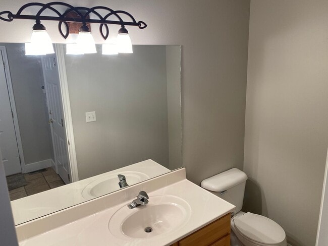 Building Photo - Nice home in great location
