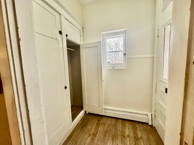 Building Photo - Bright and relaxed 2-bedroom + Den apartment in Lower Town, Ottawa