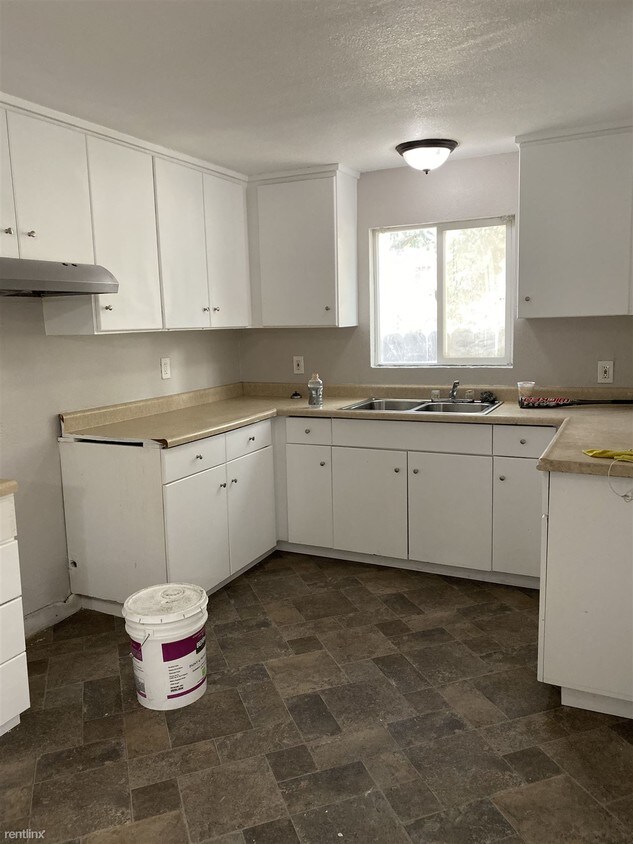 Building Photo - 2947 E Grant Ave