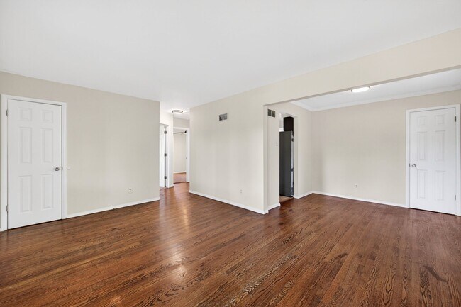 Foto del edificio - 3945 Crosby Dr