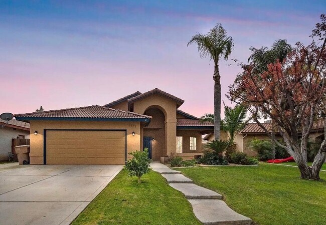 Building Photo - SW-Bakersfield 3 bedrooms 2 baths