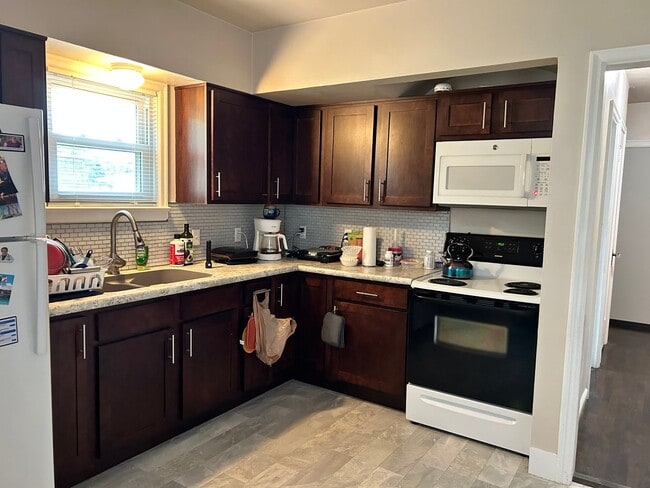 Building Photo - 3 bed 1 bath Home off Custer Ave