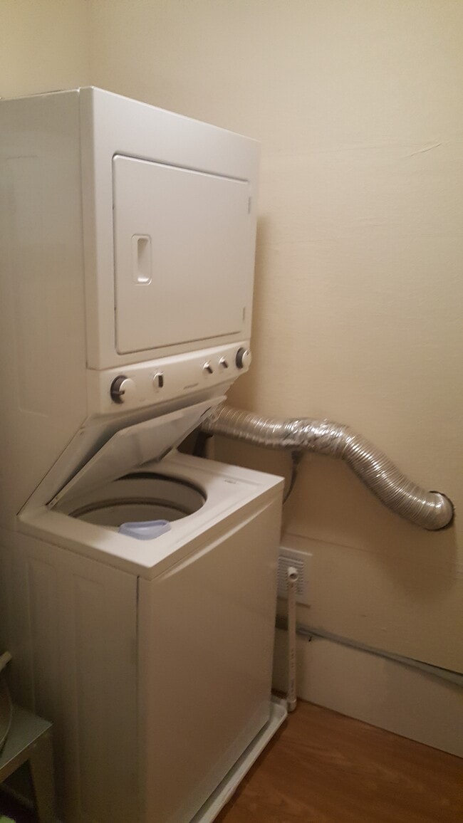 Building Photo - 811 2nd St