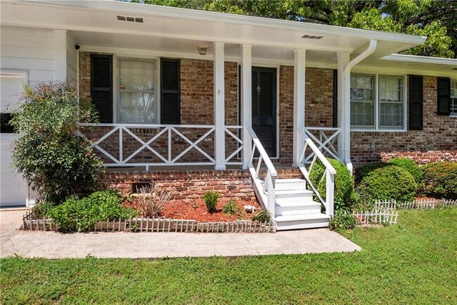 Building Photo - 4622 Chamblee Dunwoody Rd
