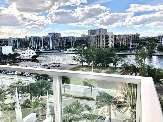Building Photo - 3101 S Ocean Dr