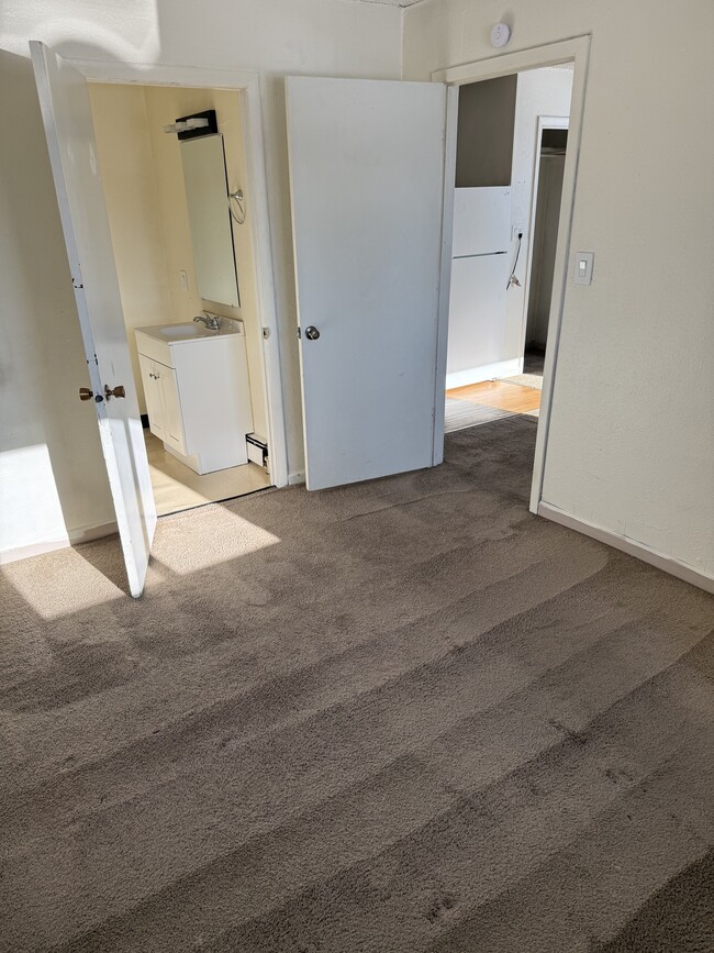 Building Photo - 720 18th Ave