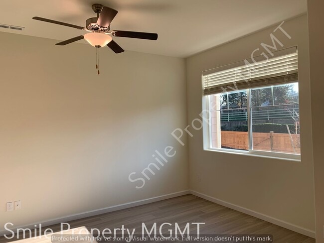 Building Photo - townhouse