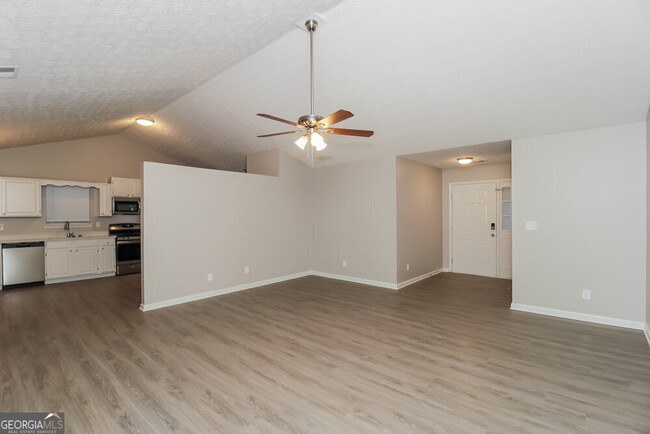 Foto del edificio - 5922 Farmbrook Ln