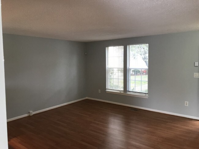 Foto del edificio - 3342 Canton Ct