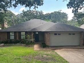 Building Photo - 820 Lake Forest Ct