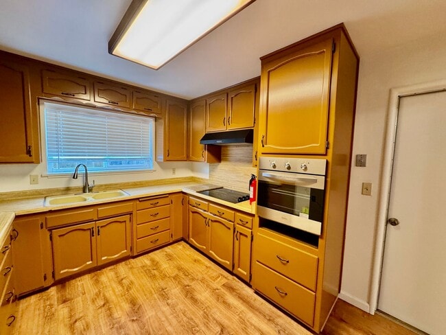 Foto del edificio - COMING SOON!  3 Bedroom, 2 Bath home with Easy Commute Access