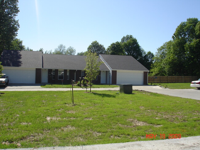 Building Photo - 629 Franklin Ave