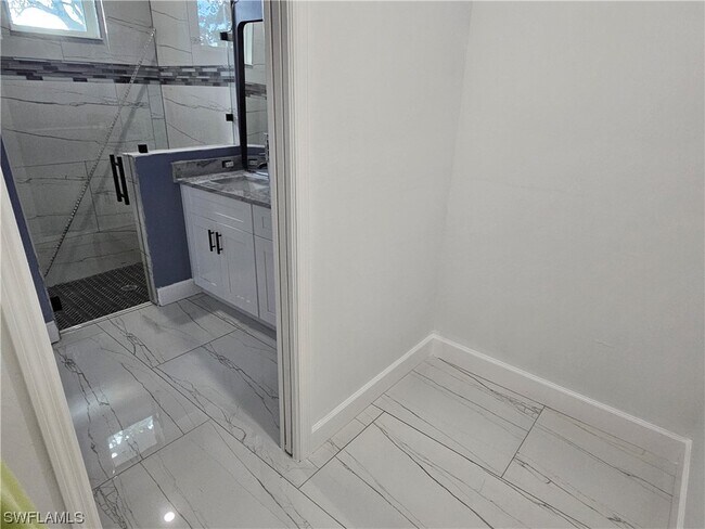 Foto del edificio - 2910 Dunbar St