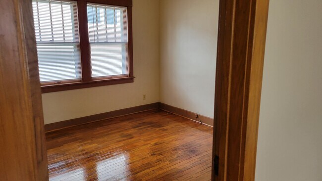 Building Photo - 121 E Wilson St