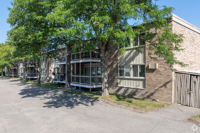 Building Photo - Camelot Apartments