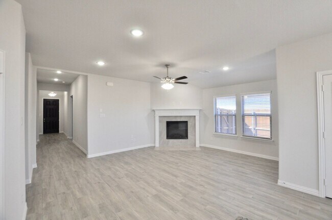 Foto del edificio - FOR LEASE! Charming 4 Bedroom - 2 Bathroom...