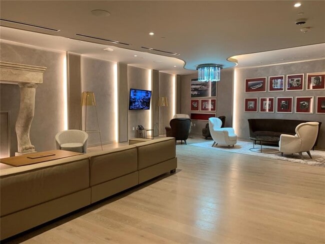 Building Photo - 1000 Brickell Plz