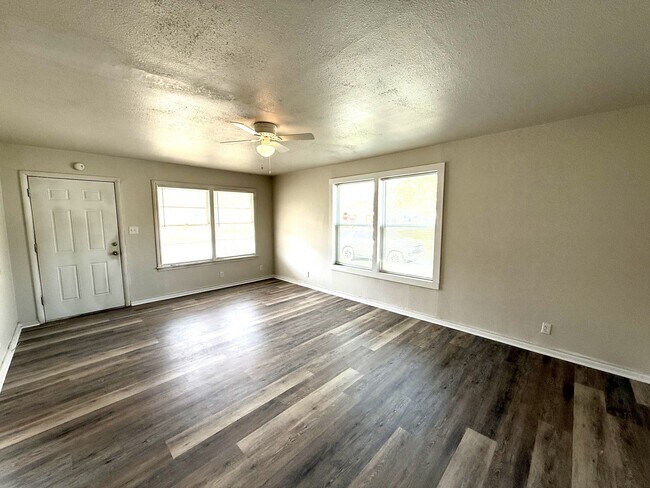 Foto del edificio - 330 C St