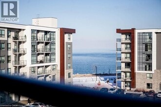 Building Photo - 125 Shoreview Pl