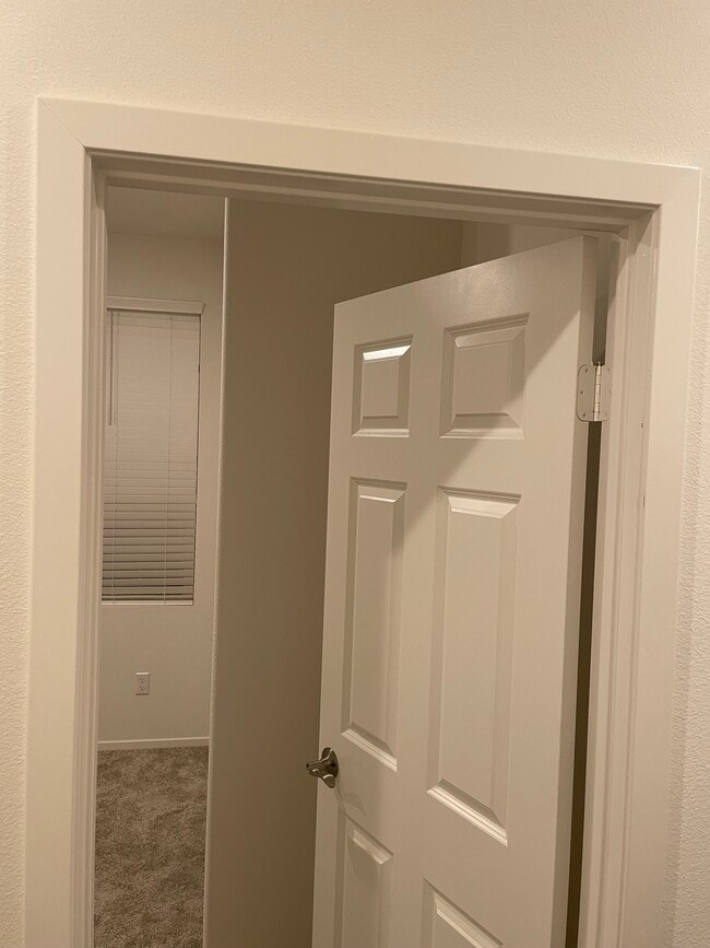 Room for Rent - 969 W Jasmine Way