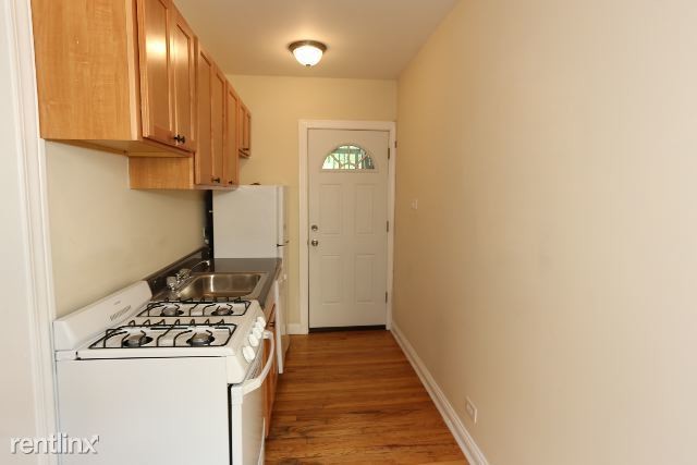 Building Photo - 705 W Belden Ave