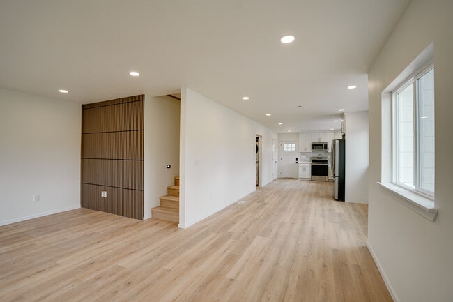Building Photo - 129 25th Ave