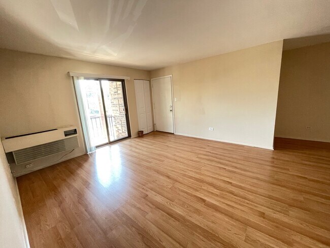 Building Photo - 2217 NICHOLS Dr