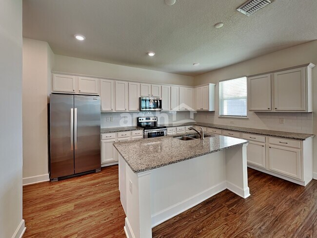 Building Photo - 2043 Pirie Pl